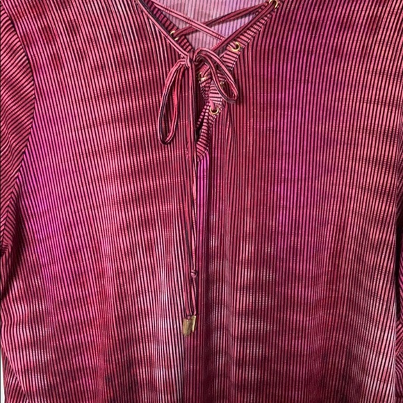 Groovy Sleeved Blouse - Picture 2 of 3